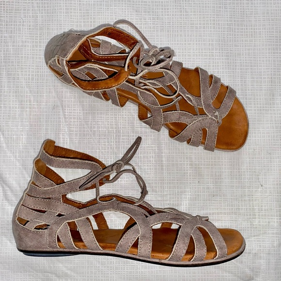 Gentle Souls Break My Heart Sz 6.5 M Tan suede Gladiator Cage Sandals - Picture 1 of 5